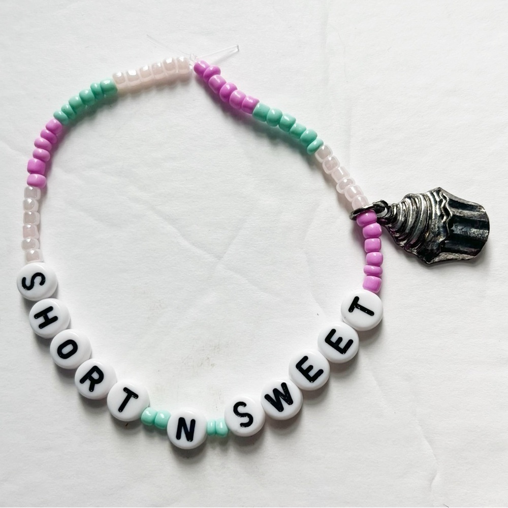 Sabrina Carpenter Short N Sweet Beaded Friendship Bracelet Pink & Green